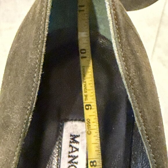 Manolo Blahnik Olive Suede Pointed Toe Stiletto Pumps - Picture 4 of 5